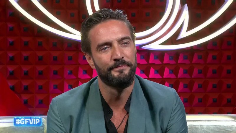GF Vip, anticipazioni stasera: Alex Belli contro tutti, Valeria Marini a rischio al televoto