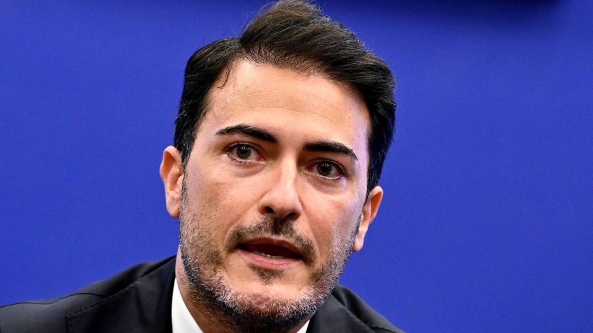 filorosso stasera su rai 3 ospiti e anticipazioni scontri inchieste ed emergenza casa da Movieplayer.it filorosso stasera su rai 3 ospiti e anticipazioni scontri inchieste ed emergenza casa