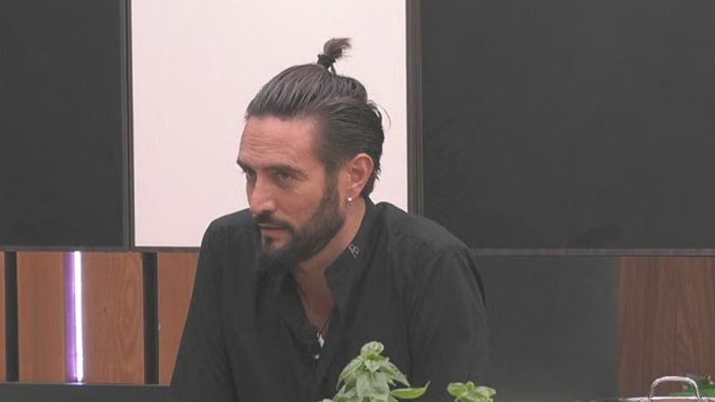 Grande Fratello Vip, Piera Meloni  frena con Roncaccia: Alex Belli parla di contratti
