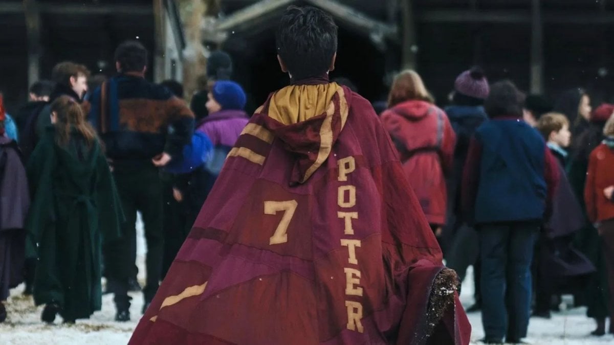 harry potter la serie hbo recupera un dettaglio fondamentale su james e lily assente nei film da Movieplayer.it harry potter la serie hbo recupera un dettaglio fondamentale su james e lily assente nei film