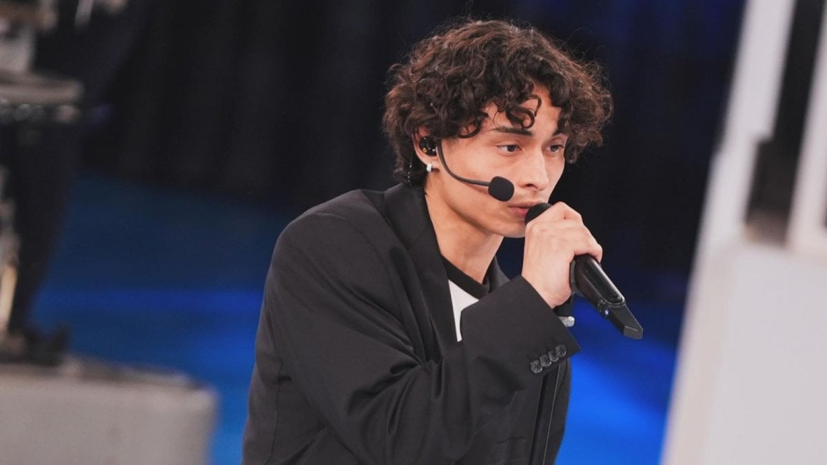 amici 26 paulo salta le lezioni per dormire arriva il richiamo di rudy zerbi da Movieplayer.it amici 26 paulo salta le lezioni per dormire arriva il richiamo di rudy zerbi