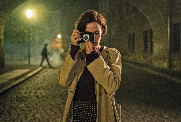 La ragazza con la Leica